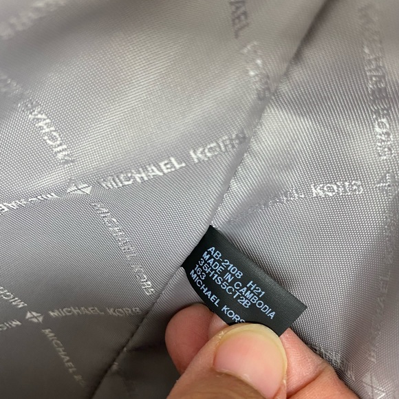 Michael Kors Jet Set Travel MD Carryall Tote Girls Graphic - Picture 9 of 9